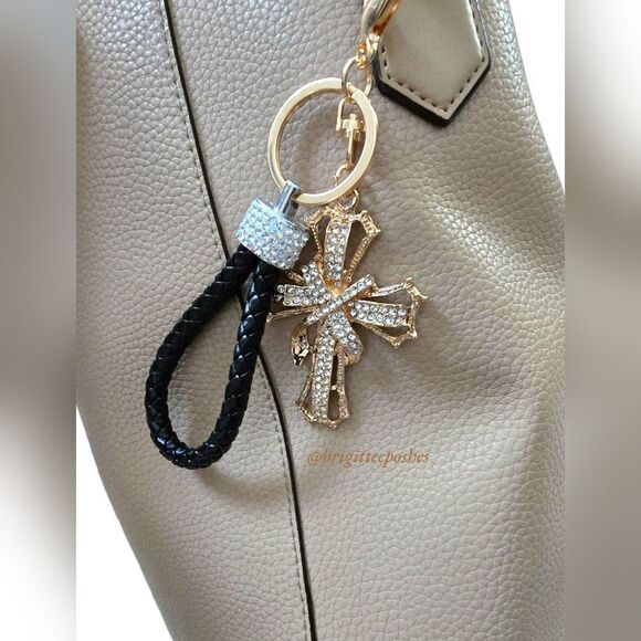 CHRISTIAN CROSS Sparkling Embellished Golden Tone Key Chain - Picture 6 of 11